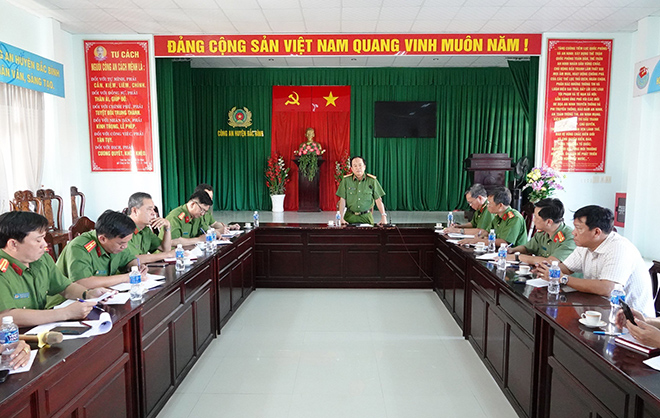 Truy nã khẩn Nguyễn Thiên Kim Tinh- Ảnh 3. Truy nã khẩn Nguyễn Thiên Kim Tinh- Ảnh 3.