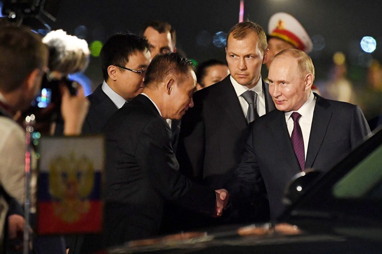 Xem đội 'lính ngự lâm' của Tổng thống Putin hành động: Bắt giữ kẻ tấn công không phải ưu tiên số 1- Ảnh 4.