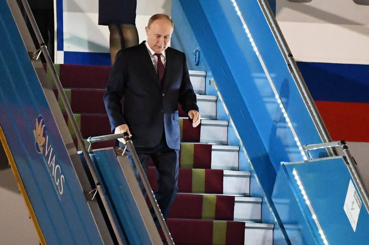 Xem đội 'lính ngự lâm' của Tổng thống Putin hành động: Bắt giữ kẻ tấn công không phải ưu tiên số 1- Ảnh 2. Xem đội 'lính ngự lâm' của Tổng thống Putin hành động: Bắt giữ kẻ tấn công không phải ưu tiên số 1- Ảnh 2.