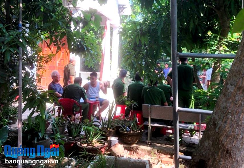 Hiện trường vụ thảm án ở Quảng Ngãi: Giết cả nhà họ hàng vì mâu thuẫn đất đai- Ảnh 5. Hiện trường vụ thảm án ở Quảng Ngãi: Giết cả nhà họ hàng vì mâu thuẫn đất đai- Ảnh 5.
