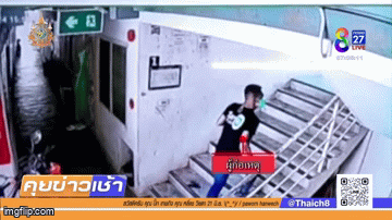 Nữ sinh bị người đàn ông theo về tận nhà để định cưỡng bức, camera an ninh ghi lại hình ảnh rợn người- Ảnh 1. Nữ sinh bị người đàn ông theo về tận nhà để định cưỡng bức, camera an ninh ghi lại hình ảnh rợn người- Ảnh 1.