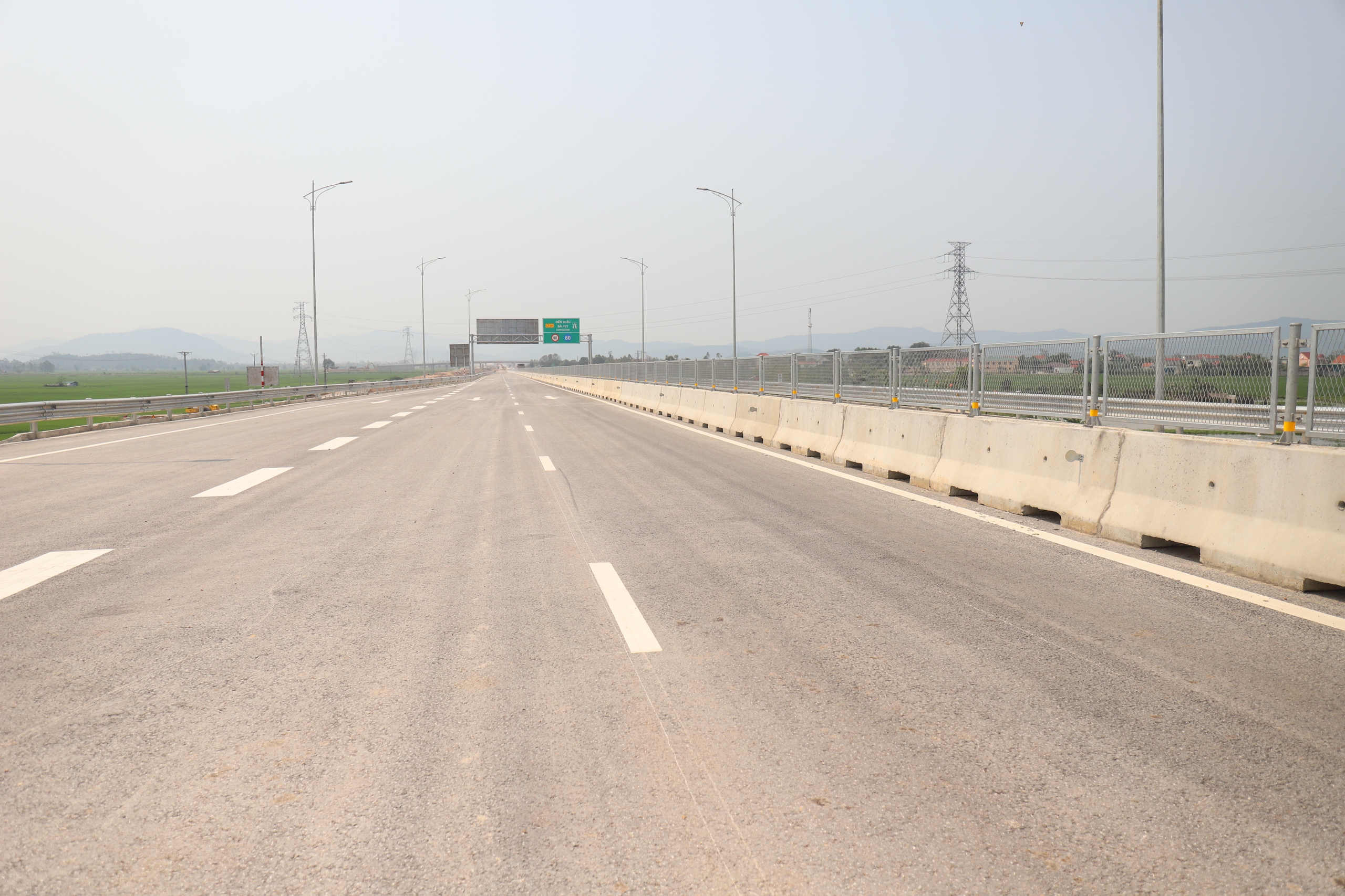 Tuyến cao tốc 50km trị giá 11.150 tỷ đồng, kết nối Thủ đô với tỉnh rộng nhất Việt Nam "hối hả" về đích- Ảnh 11. Tuyến cao tốc 50km trị giá 11.150 tỷ đồng, kết nối Thủ đô với tỉnh rộng nhất Việt Nam "hối hả" về đích- Ảnh 11.