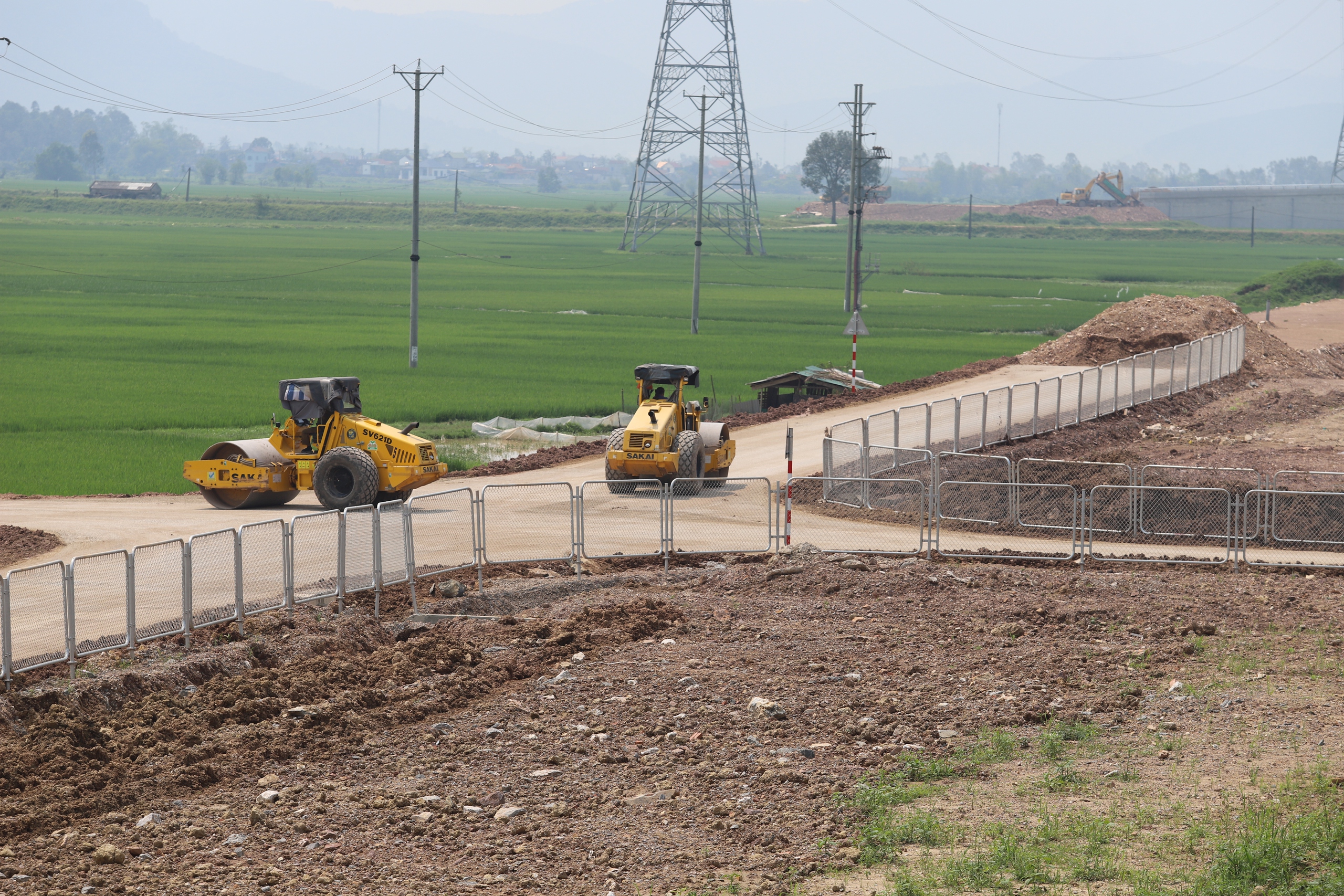 Tuyến cao tốc 50km trị giá 11.150 tỷ đồng, kết nối Thủ đô với tỉnh rộng nhất Việt Nam "hối hả" về đích- Ảnh 12. Tuyến cao tốc 50km trị giá 11.150 tỷ đồng, kết nối Thủ đô với tỉnh rộng nhất Việt Nam "hối hả" về đích- Ảnh 12.