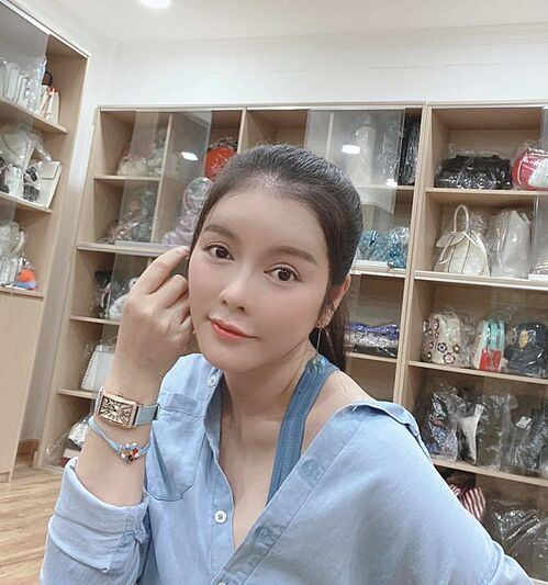 Bị chê đồ hiệu để như hàng Quảng Châu, Lý Nhã Kỳ bức xúc: Kim cương còn cho vào túi ni lông- Ảnh 1. Bị chê đồ hiệu để như hàng Quảng Châu, Lý Nhã Kỳ bức xúc: Kim cương còn cho vào túi ni lông- Ảnh 1.