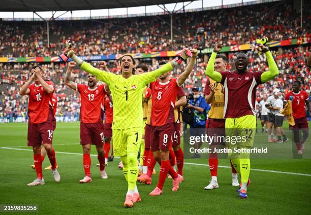 Huyền thoại tuyển Anh chế giễu: “Đời tôi chưa từng thấy đội Italia nào tệ đến thế!”- Ảnh 4. Huyền thoại tuyển Anh chế giễu: “Đời tôi chưa từng thấy đội Italia nào tệ đến thế!”- Ảnh 4.