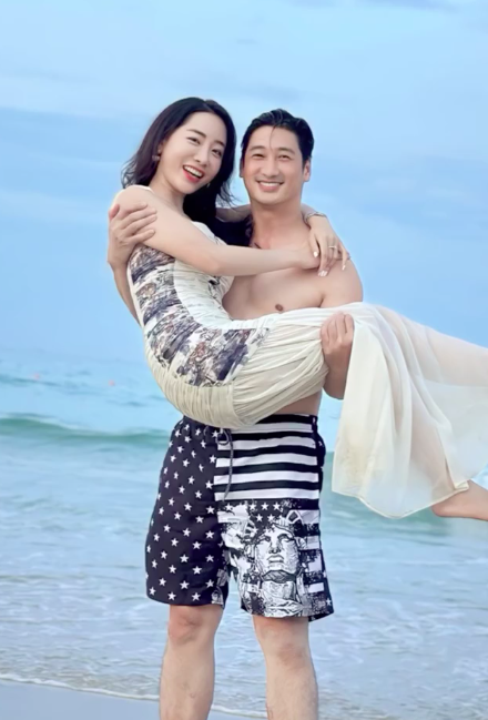 Bị tố "giật chồng" sau khi đăng clip công khai tình cảm với 1 nam NSƯT, diễn viên Thùy Anh đáp trả- Ảnh 1. Bị tố "giật chồng" sau khi đăng clip công khai tình cảm với 1 nam NSƯT, diễn viên Thùy Anh đáp trả- Ảnh 1.