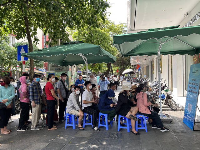 Liên tục giảm giá mạnh, hôm nay, Ngân hàng Nhà nước bán vàng giá bao nhiêu?- Ảnh 1. Liên tục giảm giá mạnh, hôm nay, Ngân hàng Nhà nước bán vàng giá bao nhiêu?- Ảnh 1.