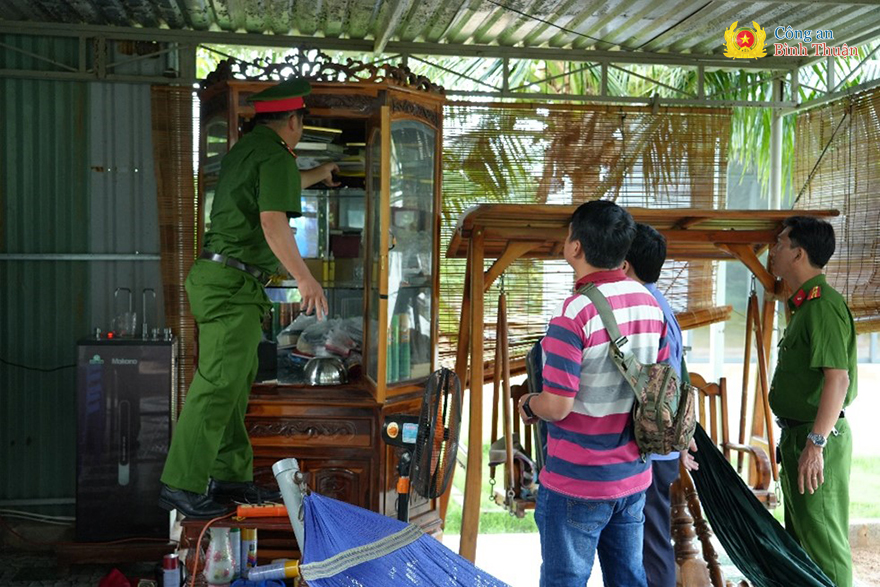Cận cảnh nơi bà mẹ 3 con bị cả nhà chồng cũ giam cầm, đánh đập, bắt uống nước thải để 'trừ tà'- Ảnh 7. Cận cảnh nơi bà mẹ 3 con bị cả nhà chồng cũ giam cầm, đánh đập, bắt uống nước thải để 'trừ tà'- Ảnh 7.