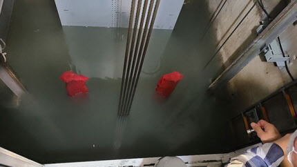 Mưa lớn, người đàn ông tử vong thương tâm trong thang máy ngập nước- Ảnh 2. Mưa lớn, người đàn ông tử vong thương tâm trong thang máy ngập nước- Ảnh 2.