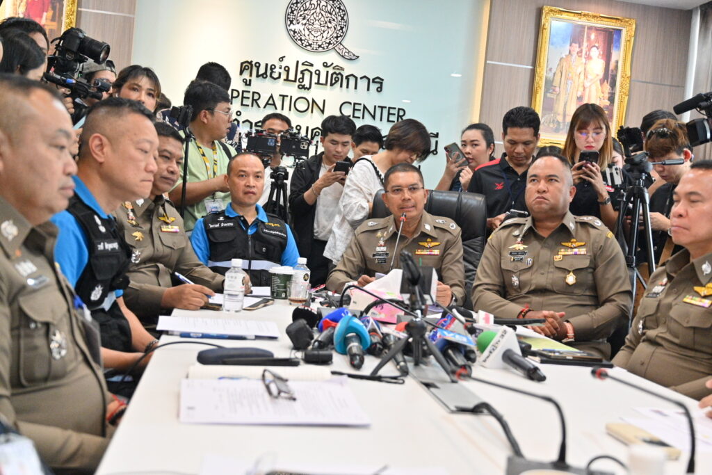6bodies-conference-1024x683.jpg Cảnh sát cấp cao của Thái Lan tham gia điều tra về cái chết của 6 người nước ngoài tại khách sạn ở Bangkok tổ chức họp báo cập nhật tiến độ điều tra hôm 17/7. Ảnh: Khaosod