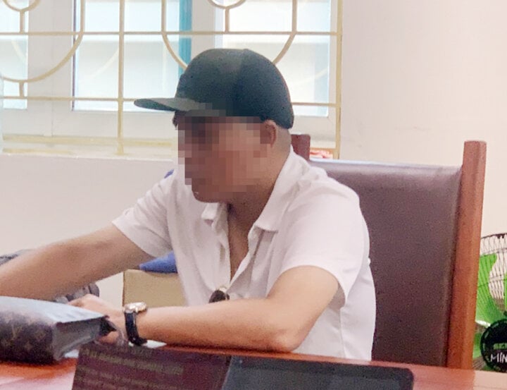 Bất ngờ vụ taxi "drift" trước BX Mỹ Đình: Tài xế nổ máy, kẻ lạ lấy xe phóng đi- Ảnh 1. Bất ngờ vụ taxi "drift" trước BX Mỹ Đình: Tài xế nổ máy, kẻ lạ lấy xe phóng đi- Ảnh 1.