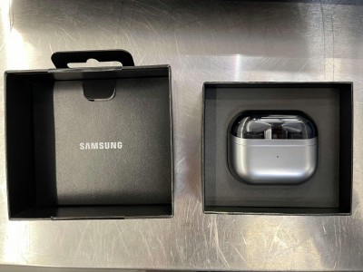 Tai nghe mới của Samsung sao nhìn cứ thấy giống thứ gì đó của Apple: Có sự "sao chép" nào không?- Ảnh 4. Tai nghe mới của Samsung sao nhìn cứ thấy giống thứ gì đó của Apple: Có sự "sao chép" nào không?- Ảnh 4.