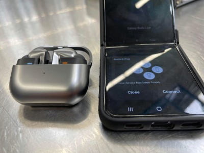 Tai nghe mới của Samsung sao nhìn cứ thấy giống thứ gì đó của Apple: Có sự "sao chép" nào không?- Ảnh 3. Tai nghe mới của Samsung sao nhìn cứ thấy giống thứ gì đó của Apple: Có sự "sao chép" nào không?- Ảnh 3.