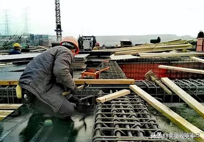 Anh thợ xây 45 tuổi lấy được mỹ nhân Kazakhstan: Vợ kém 21 tuổi, nấu ăn ngon, sinh con đẹp như thiên thần!- Ảnh 2. Anh thợ xây 45 tuổi lấy được mỹ nhân Kazakhstan: Vợ kém 21 tuổi, nấu ăn ngon, sinh con đẹp như thiên thần!- Ảnh 2.
