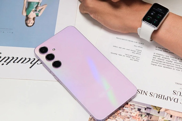 Mẫu điện thoại Android "phá đảo" thị trường: Mạnh không kém iPhone 15 mà rẻ hơn tới 10 triệu đồng- Ảnh 2. Mẫu điện thoại Android "phá đảo" thị trường: Mạnh không kém iPhone 15 mà rẻ hơn tới 10 triệu đồng- Ảnh 2.