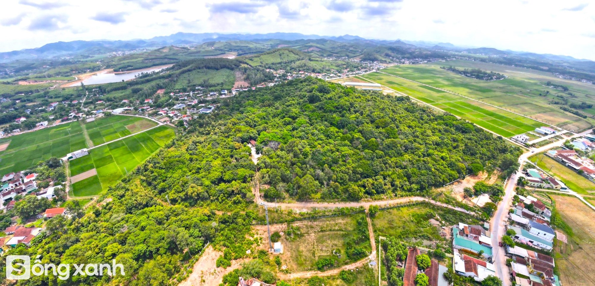 Bí mật về điều cấm kị chưa từng có để giữ "báu vật" hàng trăm năm tuổi ở khu rừng hiếm bậc nhất Việt Nam- Ảnh 1. Bí mật về điều cấm kị chưa từng có để giữ "báu vật" hàng trăm năm tuổi ở khu rừng hiếm bậc nhất Việt Nam - Ảnh 1.