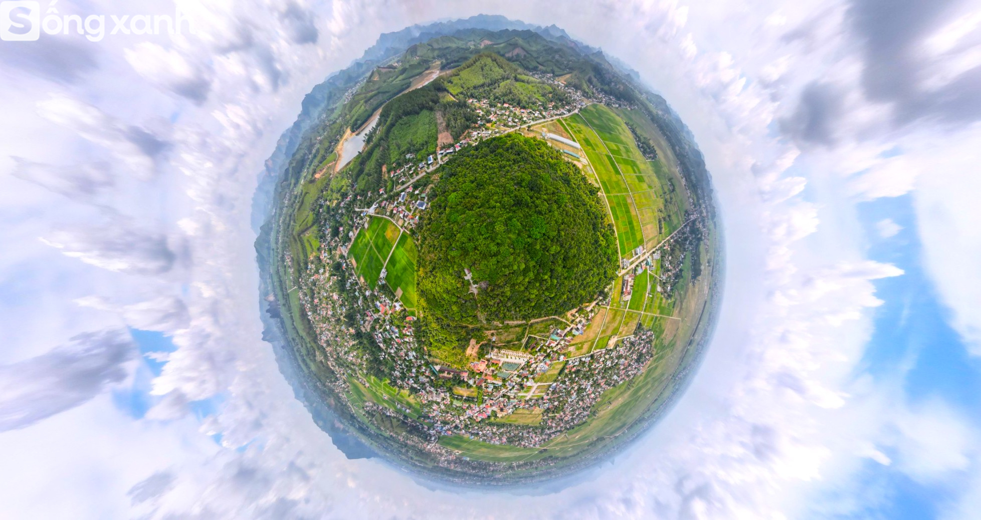 Bí mật về điều cấm kị chưa từng có để giữ "báu vật" hàng trăm năm tuổi ở khu rừng hiếm bậc nhất Việt Nam- Ảnh 2. Bí mật về điều cấm kị chưa từng có để giữ "báu vật" hàng trăm năm tuổi ở khu rừng hiếm bậc nhất Việt Nam - Ảnh 2.