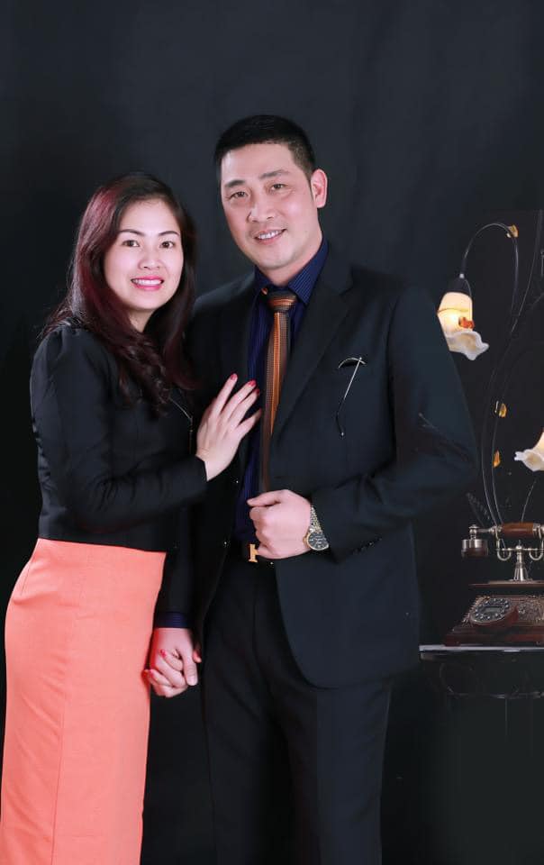 NSƯT, trung tá công an chuyên bị nhầm là giang hồ: Ngoài đời sống nghiêm túc, 20 năm sắt son bên vợ hiền- Ảnh 4. NSƯT, trung tá công an chuyên bị nhầm là giang hồ: Ngoài đời sống nghiêm túc, 20 năm sắt son bên vợ hiền- Ảnh 4.