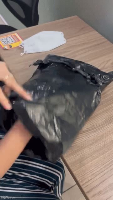 Lên mạng mua một bộ đồ bơi, 4 ngày sau người phụ nữ nhận hàng, mở ra không tin vào mắt mình- Ảnh 2. Lên mạng mua một bộ đồ bơi, 4 ngày sau người phụ nữ nhận hàng, mở ra không tin vào mắt mình- Ảnh 2.