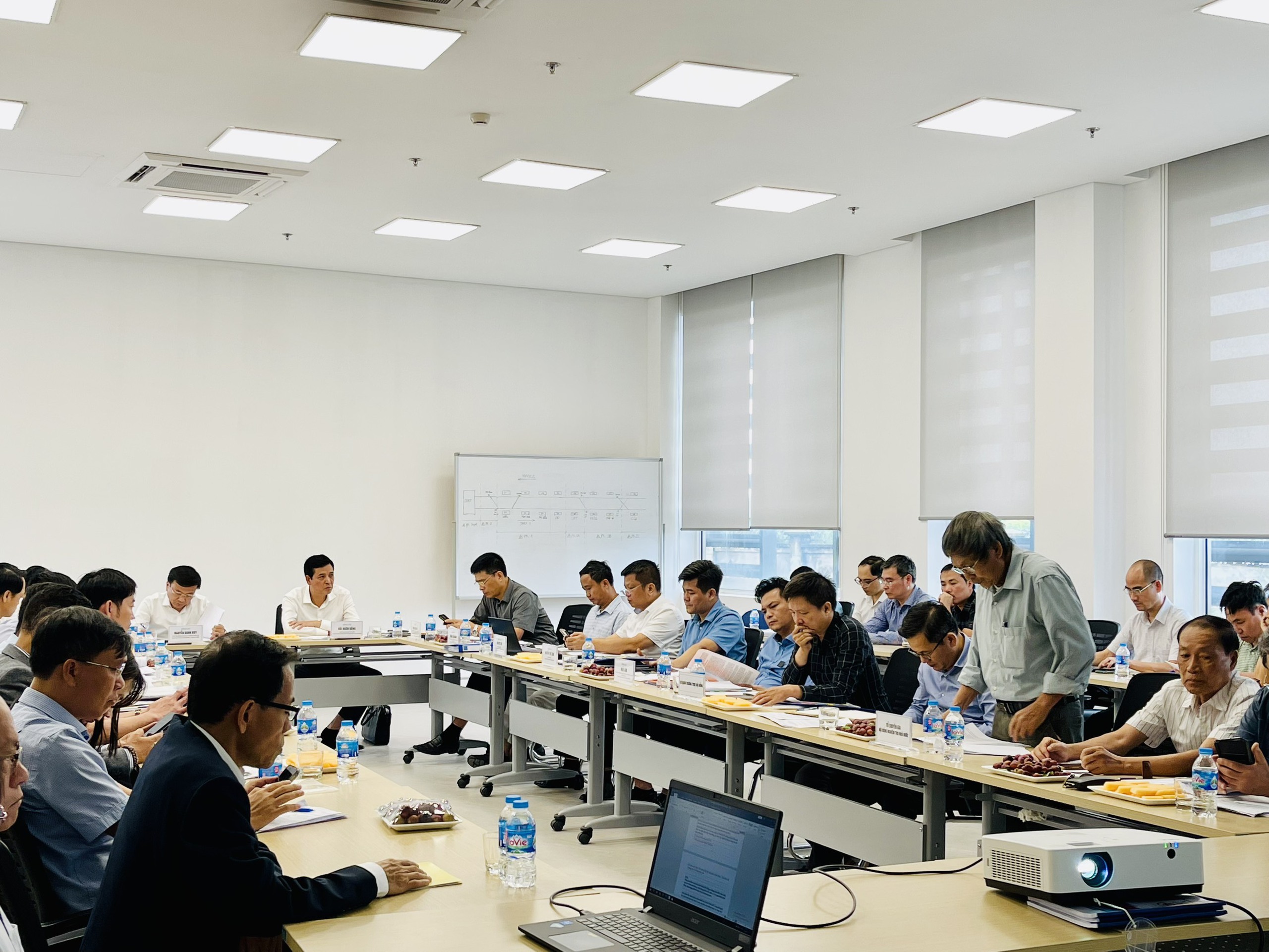Metro gần 35.000 tỷ đồng ở Hà Nội vượt qua "chốt" cuối cùng nhưng chưa hẹn ngày chở khách - Ảnh 1. Metro gần 35.000 tỷ đồng ở Hà Nội vượt qua "chốt" cuối cùng nhưng chưa hẹn ngày chở khách - Ảnh 1.