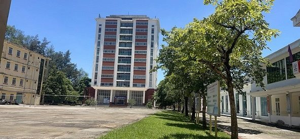 Một trường đại học ở Hà Nội bị phạt nặng - Ảnh 1.