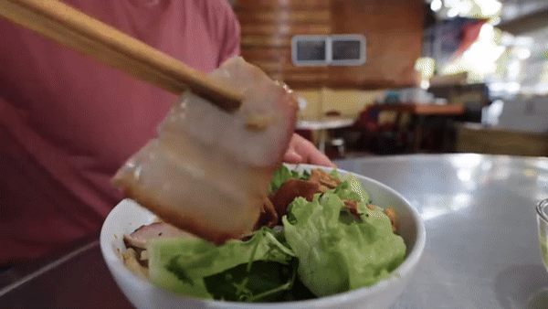 Khách Tây trầm trồ trước món đặc sản chưa tới 1 đô của tỉnh miền Trung, nhận xét "hiếm có trên thế giới"- Ảnh 5. Khách Tây trầm trồ trước món đặc sản chưa tới 1 đô của tỉnh miền Trung, nhận xét "hiếm có trên thế giới"- Ảnh 5.