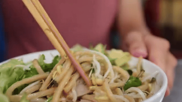 Khách Tây trầm trồ trước món đặc sản chưa tới 1 đô của tỉnh miền Trung, nhận xét "hiếm có trên thế giới"- Ảnh 1. Khách Tây trầm trồ trước món đặc sản chưa tới 1 đô của tỉnh miền Trung, nhận xét "hiếm có trên thế giới"- Ảnh 1.