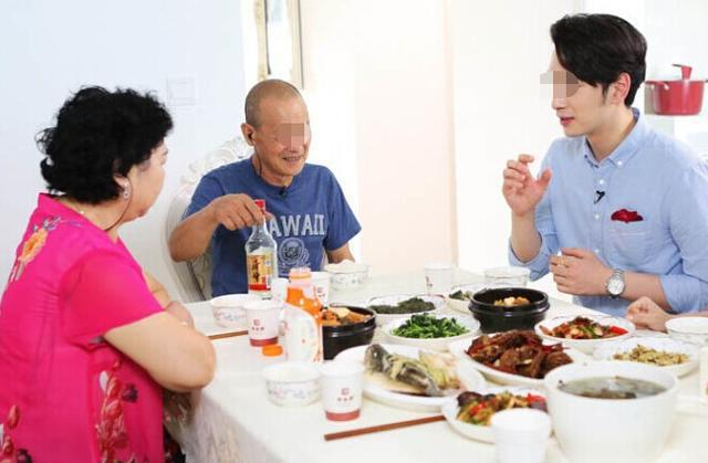 Mời bố mẹ vợ tương lai đi ăn tối với bố mẹ đẻ, giữa bữa cơm tôi bị mẹ đá vào chân, về nhà tôi quyết chia tay- Ảnh 3. Mời bố mẹ vợ tương lai đi ăn tối với bố mẹ đẻ, giữa bữa cơm tôi bị mẹ đá vào chân, về nhà tôi quyết chia tay- Ảnh 3.