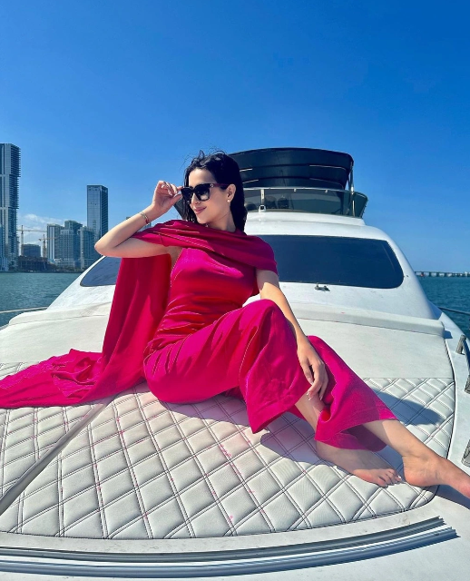 Vợ của triệu phú Dubai lên tiếng dạy khôn bạn gái tỷ phú Jeff Bezos cách đồng hành bên một người đàn ông giàu có: Mèo nào thắng mỉu nào? - Ảnh 3. Vợ của triệu phú Dubai lên tiếng dạy khôn bạn gái tỷ phú Jeff Bezos cách đồng hành bên một người đàn ông giàu có: Mèo nào thắng mỉu nào? - Ảnh 3.