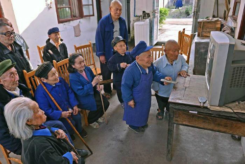 Kỳ lạ ngôi làng chỉ sinh ra người lùn ở TQ: Truyền thuyết rùa đen báo thù tạo ra bệnh dịch ám hại người dân gần 100 năm - Ảnh 5.