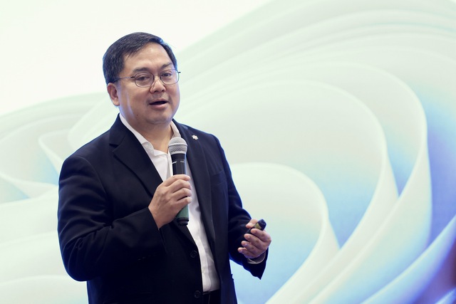 Cách sếp Hoàng Nam Tiến lên chức Phó giám đốc chỉ sau 15 tháng đi làm: Ngày làm ở FPT, tối đi làm thêm, không nghỉ thứ 7, chủ nhật - Ảnh 1. Cách sếp Hoàng Nam Tiến lên chức Phó giám đốc chỉ sau 15 tháng đi làm: Ngày làm ở FPT, tối đi làm thêm, không nghỉ thứ 7, chủ nhật - Ảnh 1.