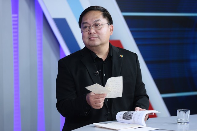 Cách sếp Hoàng Nam Tiến lên chức Phó giám đốc chỉ sau 15 tháng đi làm: Ngày làm ở FPT, tối đi làm thêm, không nghỉ thứ 7, chủ nhật - Ảnh 2. Cách sếp Hoàng Nam Tiến lên chức Phó giám đốc chỉ sau 15 tháng đi làm: Ngày làm ở FPT, tối đi làm thêm, không nghỉ thứ 7, chủ nhật - Ảnh 2.