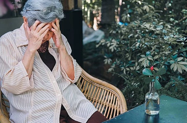 73 tuổi chứng kiến bi kịch gia đình chỉ vì cơn "sốt đất": 5 con tranh giành từng mét vuông, người mẹ làm luôn một hành động khiến ai cũng choáng váng - Ảnh 1.
