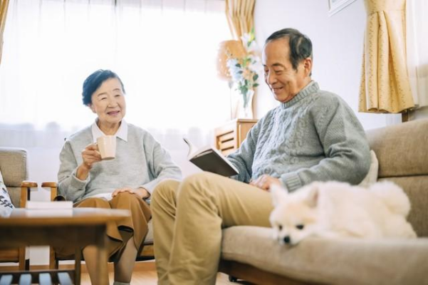 Tôi 69 tuổi, lương hưu 17 triệu/tháng, đến nhà con gái ở 1 năm, tôi hiểu ra: Cần biết giữ lại tiền cho mình, đừng đưa hết tiền cho con, tuổi già vẫn phải dựa vào chính mình! - Ảnh 1.