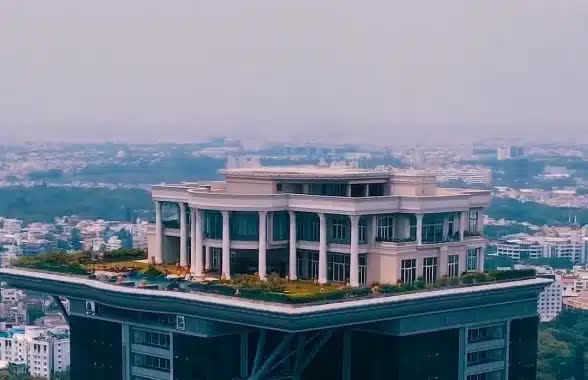 Bi hài đại gia ngành bia rượu xây căn Penhouse đắt nhất nước nhưng lại không được ở: Trị giá 495 tỷ đồng, rộng hơn 3.700 m2 trên tòa nhà cao 122m - Ảnh 1.