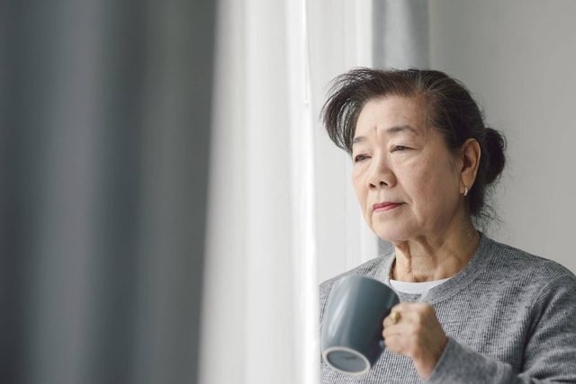Tôi 59 tuổi, nghỉ hưu vẫn phải nai lưng đi làm, lương hưu 10 triệu/tháng không đủ chu cấp cho con gái: Tôi mệt mỏi vì con gái muốn học cao hơn, tôi nên ngăn cản hay phải bán nhà để có tiền cho con? - Ảnh 2.