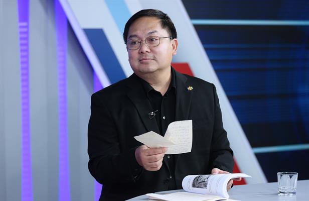 Ông Hoàng Nam Tiến kể về những bức thư tình của ba mẹ: Mẹ tôi từng từ chối cưới ba - người mà nhiều cô gái mến mộ - Ảnh 1.