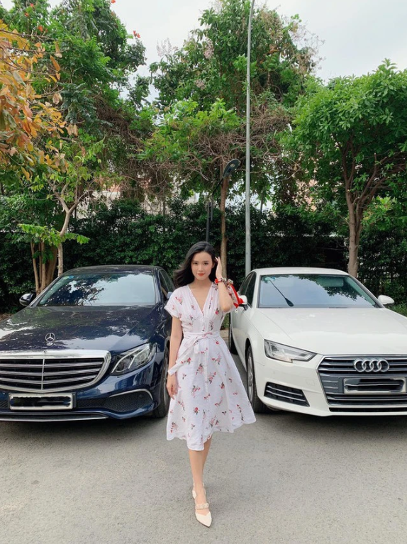 Midu giàu cỡ nào trước khi theo chồng doanh nhân về dinh: Rót vốn gần 20 tỷ thành lập công ty riêng, bán 21 lô đất chỉ trong 1 buổi tối - Ảnh 8. Midu giàu cỡ nào trước khi theo chồng doanh nhân về dinh: Rót vốn gần 20 tỷ thành lập công ty riêng, bán 21 lô đất chỉ trong 1 buổi tối - Ảnh 8.