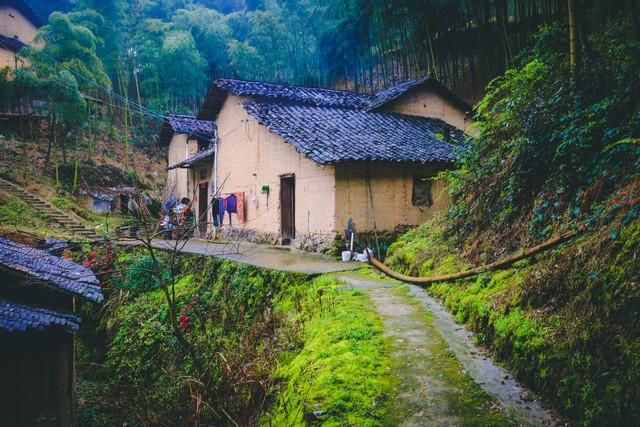 Chồng mất sớm, tôi oằn lưng nuôi 3 người em chồng: Cả làng cho là dại dột, 20 năm sau xảy ra biến cố khiến tôi hiểu LÒNG NGƯỜI! - Ảnh 1. Chồng mất sớm, tôi oằn lưng nuôi 3 người em chồng: Cả làng cho là dại dột, 20 năm sau xảy ra biến cố khiến tôi hiểu LÒNG NGƯỜI! - Ảnh 1.