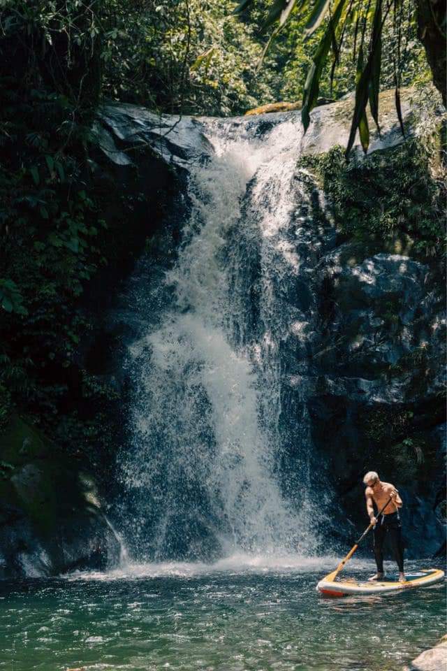 Phát hiện con suối có cái tên đáng sợ, là điểm đến thiên nhiên hoang dã, tránh nóng lý tưởng, chỉ cách Hà Nội 100km - Ảnh 1. Phát hiện con suối có cái tên đáng sợ, là điểm đến thiên nhiên hoang dã, tránh nóng lý tưởng, chỉ cách Hà Nội 100km - Ảnh 1.