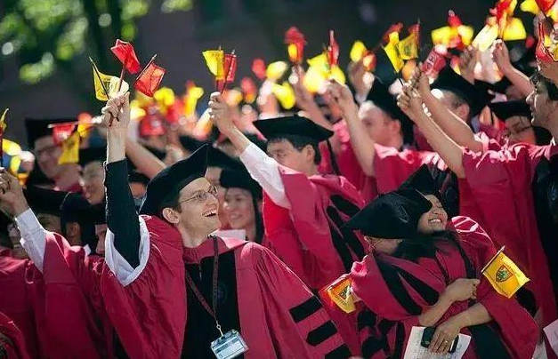 18 câu nói kinh điển của Đại học Harvard: Hôm nay đi bộ thì mai bạn sẽ phải chạy, ngay cả bây giờ đối thủ của bạn vẫn đang lật trang sách! - Ảnh 3. 18 câu nói kinh điển của Đại học Harvard: Hôm nay đi bộ thì mai bạn sẽ phải chạy, ngay cả bây giờ đối thủ của bạn vẫn đang lật trang sách! - Ảnh 3.