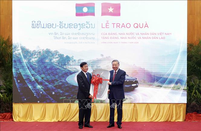 Việt Nam tặng Lào 20 xe VinFast VF 9- Ảnh 1. Việt Nam tặng Lào 20 xe VinFast VF 9- Ảnh 1.