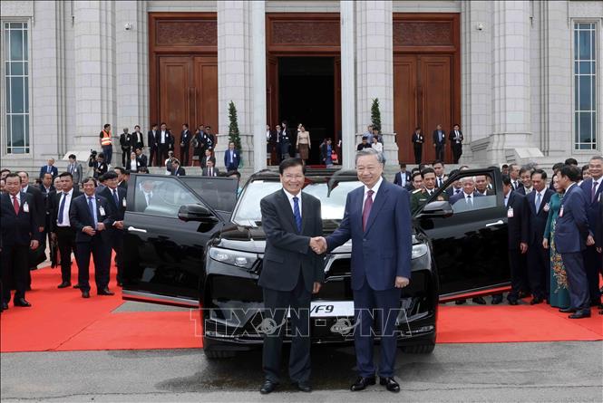 Việt Nam tặng Lào 20 xe VinFast VF 9- Ảnh 2. Việt Nam tặng Lào 20 xe VinFast VF 9- Ảnh 2.