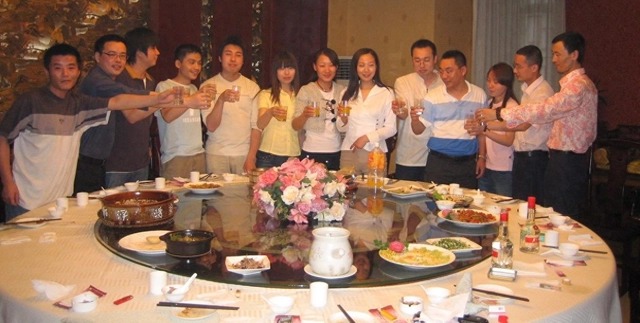 Sau buổi họp lớp, 24 người rời khỏi nhóm chat, 13 người khác xóa hết liên lạc với bạn cũ- Ảnh 1. Sau buổi họp lớp, 24 người rời khỏi nhóm chat, 13 người khác xóa hết liên lạc với bạn cũ- Ảnh 1.