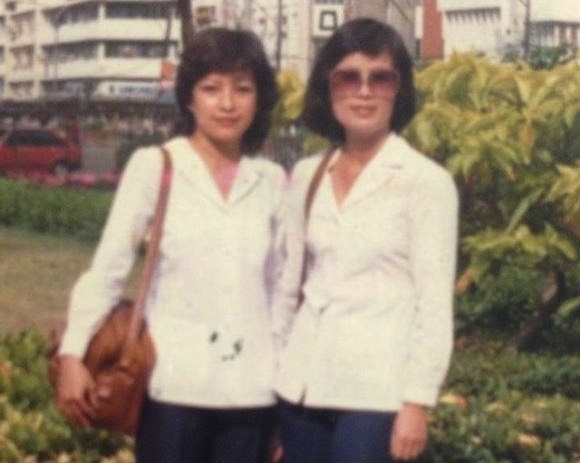 5 lần đổi đồng phục của Vietnam Airlines: Từ quần tây - sơ mi trắng đến áo dài đỏ và trang phục gây tranh cãi của NTK Minh Hạnh- Ảnh 2. 5 lần đổi đồng phục của Vietnam Airlines: Từ quần tây - sơ mi trắng đến áo dài đỏ và trang phục gây tranh cãi của NTK Minh Hạnh- Ảnh 2.