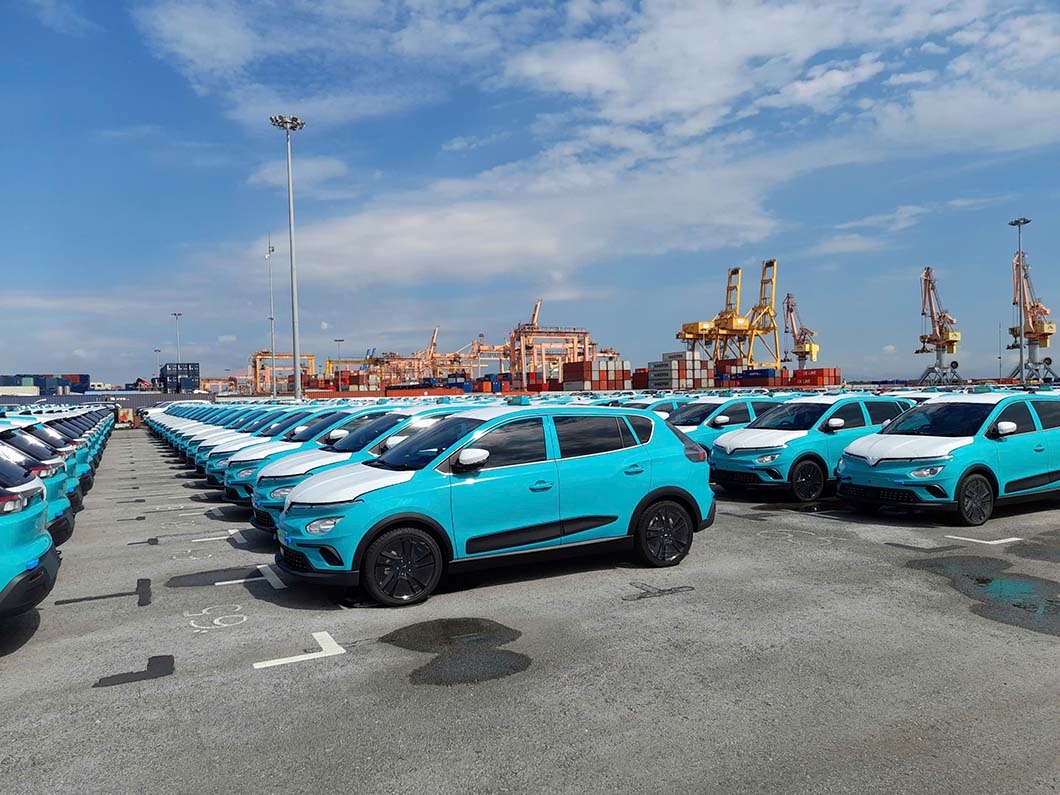 VinFast xuất khẩu lô 1.000 ô tô điện tay lái nghịch đầu tiên sang Indonesia- Ảnh 2. VinFast xuất khẩu lô 1.000 ô tô điện tay lái nghịch đầu tiên sang Indonesia- Ảnh 2.