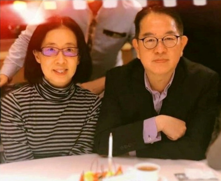 Sốc: Nữ ca sĩ đình đám lộ ảnh ân ái, ngoại tình trong xe ô tô với NSX âm nhạc- Ảnh 4. Sốc: Nữ ca sĩ đình đám lộ ảnh ân ái, ngoại tình trong xe ô tô với NSX âm nhạc- Ảnh 4.