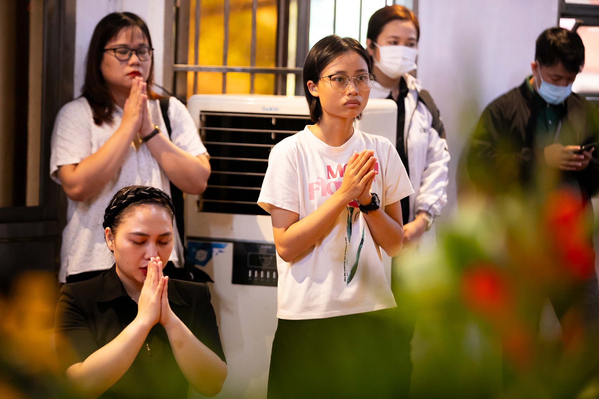 Người dân TP.HCM bật khóc trước di ảnh Tổng Bí thư Nguyễn Phú Trọng tại chùa Vĩnh Nghiêm- Ảnh 11. Người dân TP.HCM bật khóc trước di ảnh Tổng Bí thư Nguyễn Phú Trọng tại chùa Vĩnh Nghiêm- Ảnh 11.