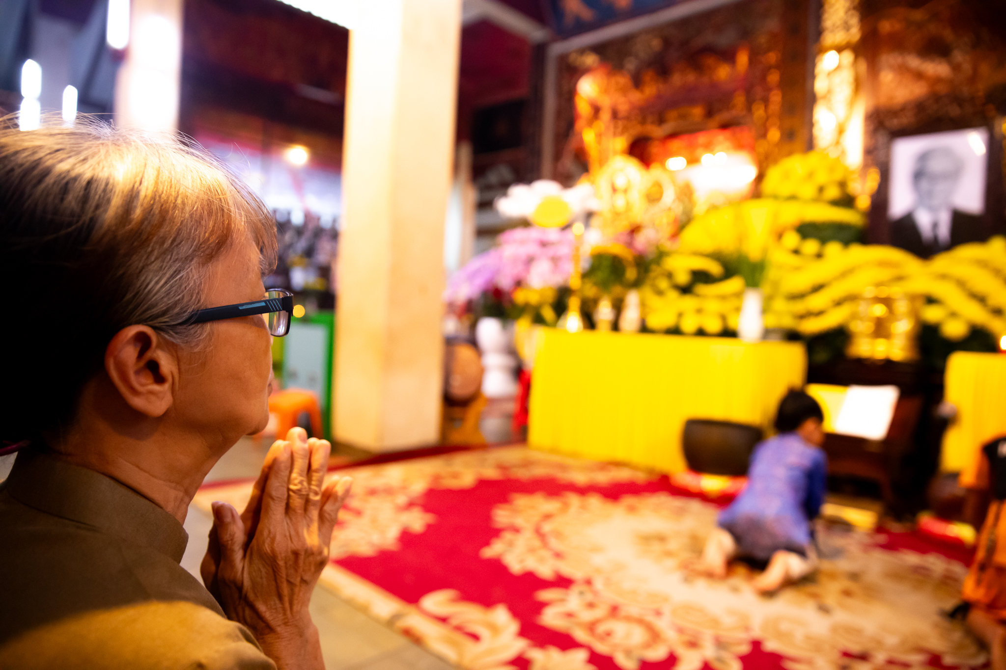 Người dân TP.HCM bật khóc trước di ảnh Tổng Bí thư Nguyễn Phú Trọng tại chùa Vĩnh Nghiêm- Ảnh 12. Người dân TP.HCM bật khóc trước di ảnh Tổng Bí thư Nguyễn Phú Trọng tại chùa Vĩnh Nghiêm- Ảnh 12.