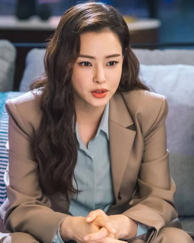 Song Hye Kyo kết đôi với Gong Yoo, netizen đòi quay 100 tập mới đã- Ảnh 2. Song Hye Kyo kết đôi với Gong Yoo, netizen đòi quay 100 tập mới đã- Ảnh 2.